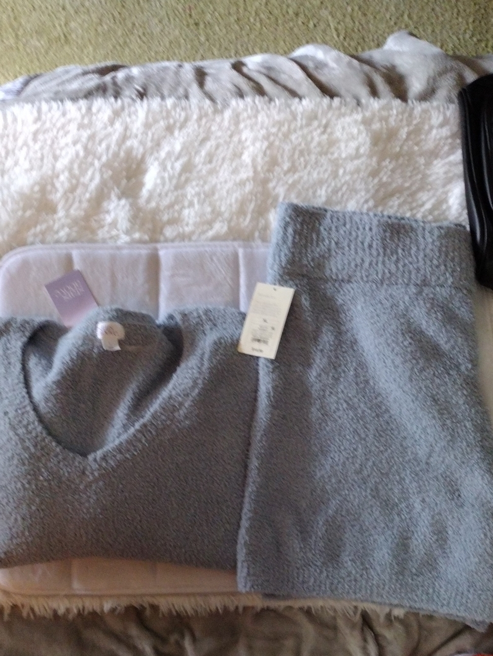 Cozy Women's Gray Sweater - Soft Knit Pullover Short Set